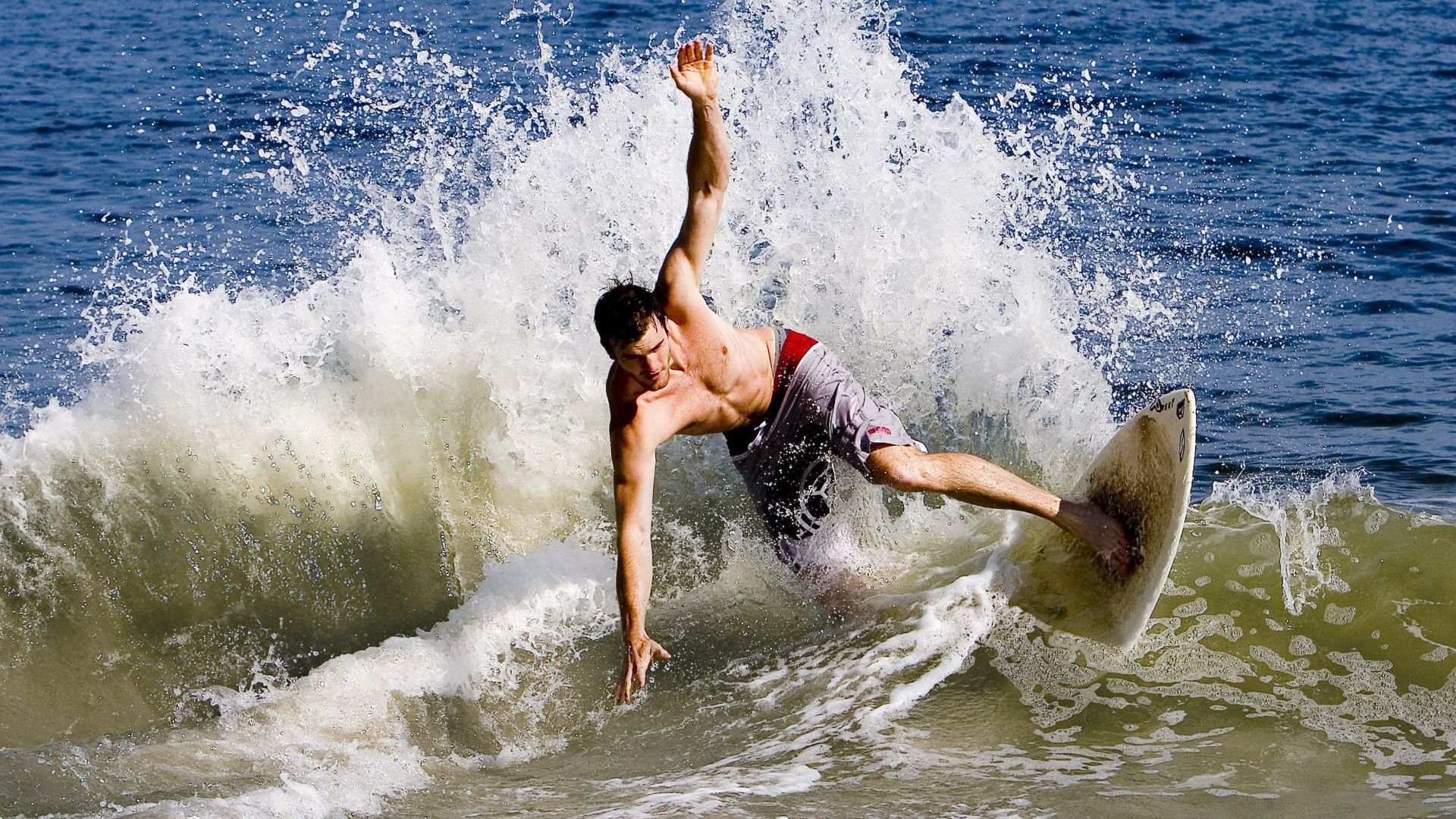 “策略之战：幕后布控的智慧交锋”，策略之家